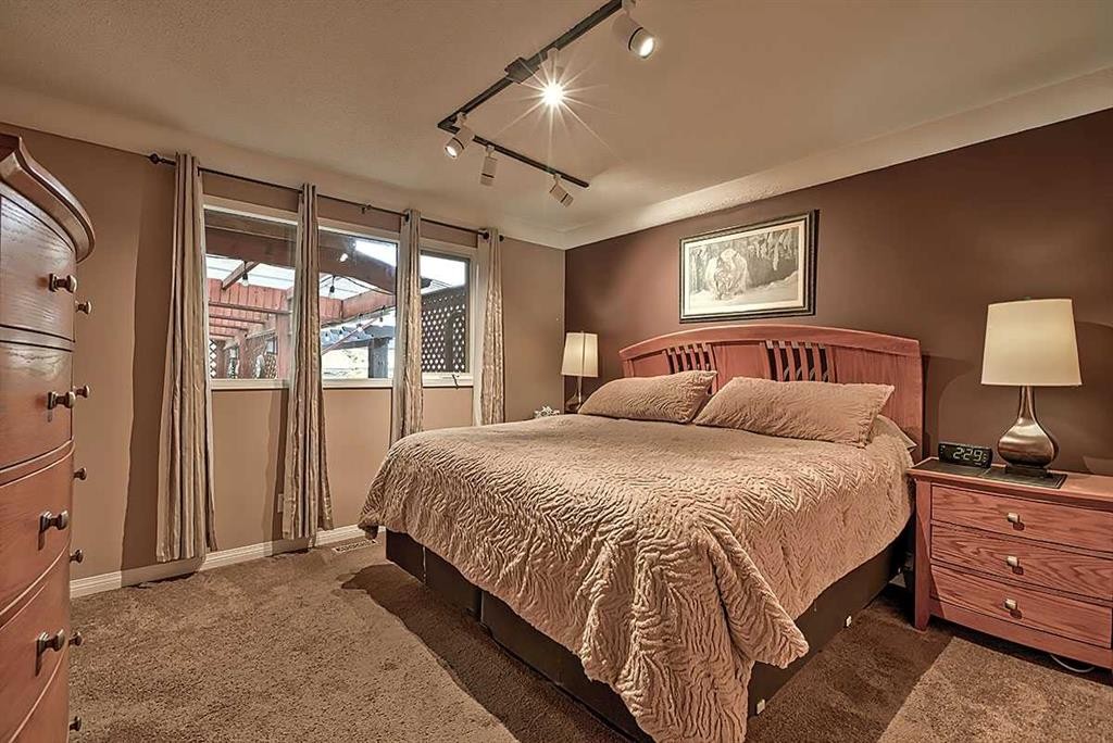 48 Deermont Way Se, Calgary, AB - Indoor Photo Showing Bedroom