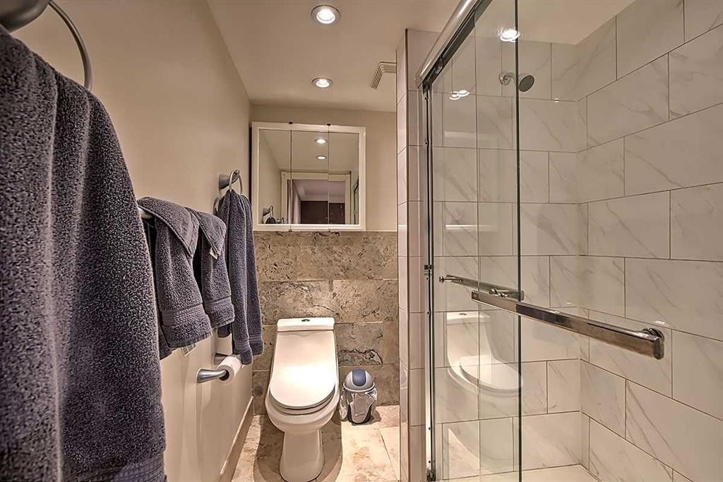 48 Deermont Way Se, Calgary, AB - Indoor Photo Showing Bathroom