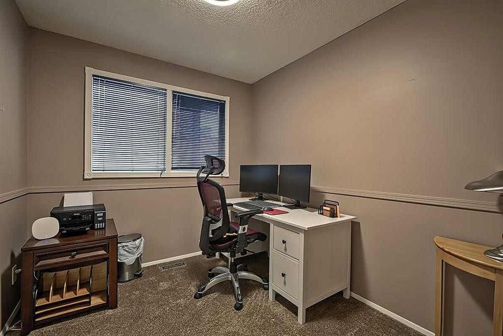 48 Deermont Way Se, Calgary, AB - Indoor Photo Showing Office