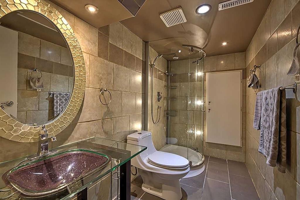 48 Deermont Way Se, Calgary, AB - Indoor Photo Showing Bathroom