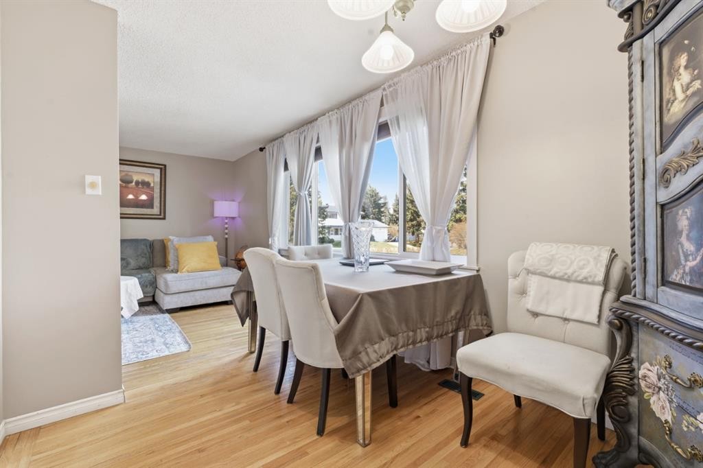 1703 110 Avenue Sw, Calgary, AB - Indoor Photo Showing Dining Room