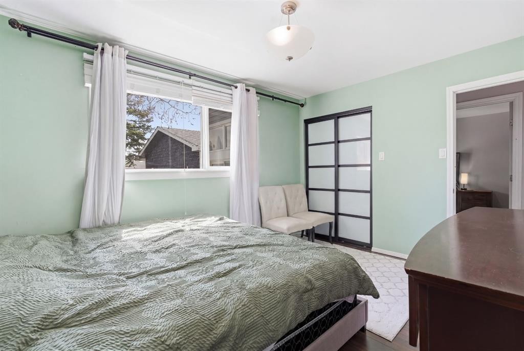 1703 110 Avenue Sw, Calgary, AB - Indoor Photo Showing Bedroom