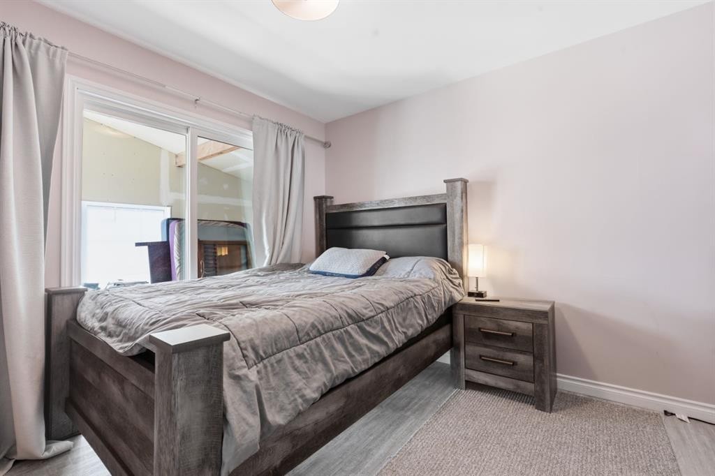 1703 110 Avenue Sw, Calgary, AB - Indoor Photo Showing Bedroom
