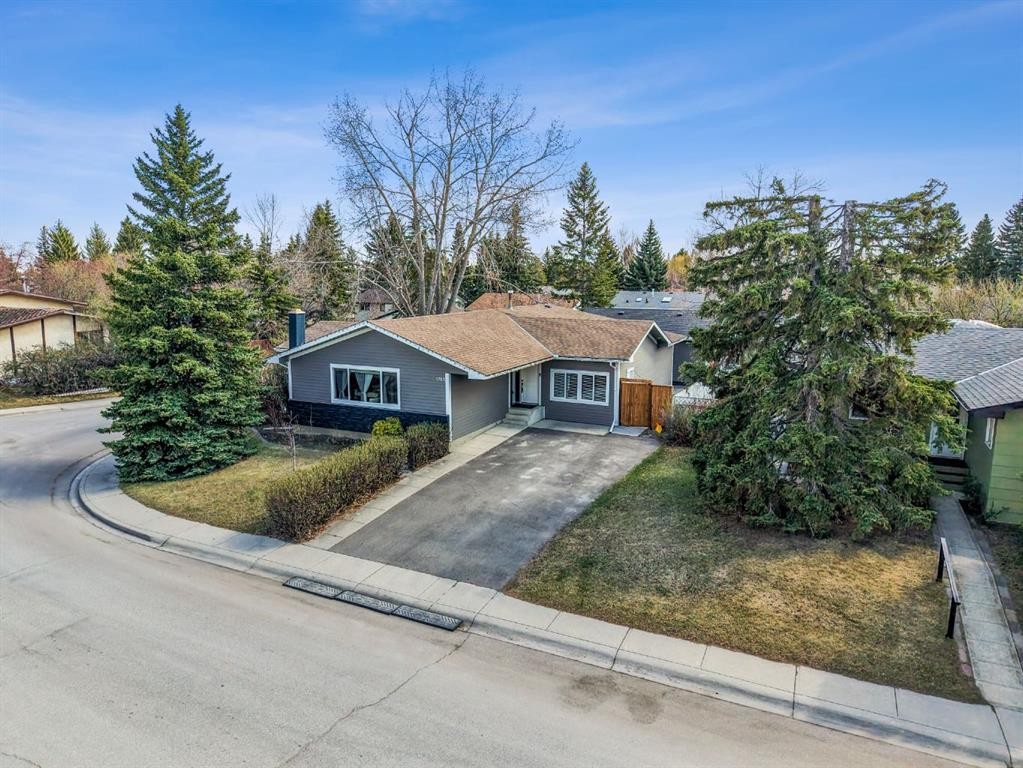 1703 110 Avenue Sw, Calgary, AB - Outdoor With Facade