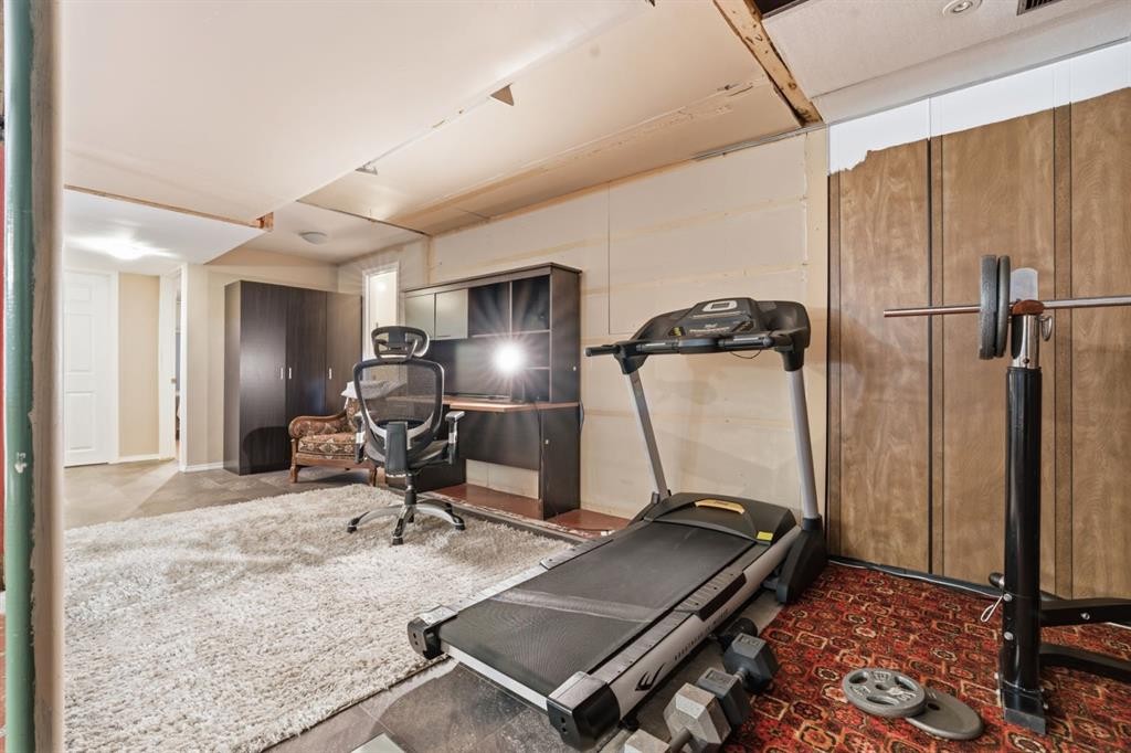 1703 110 Avenue Sw, Calgary, AB - Indoor Photo Showing Gym Room