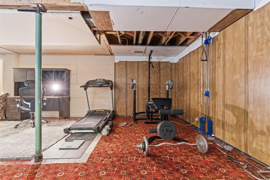 1703 110 Avenue Sw, Calgary, AB - Indoor Photo Showing Gym Room