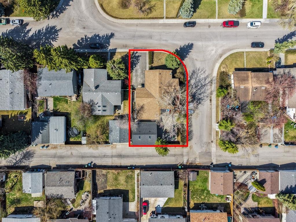 1703 110 Avenue Sw, Calgary, AB - Outdoor With View