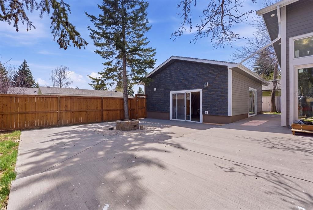 1703 110 Avenue Sw, Calgary, AB - Outdoor