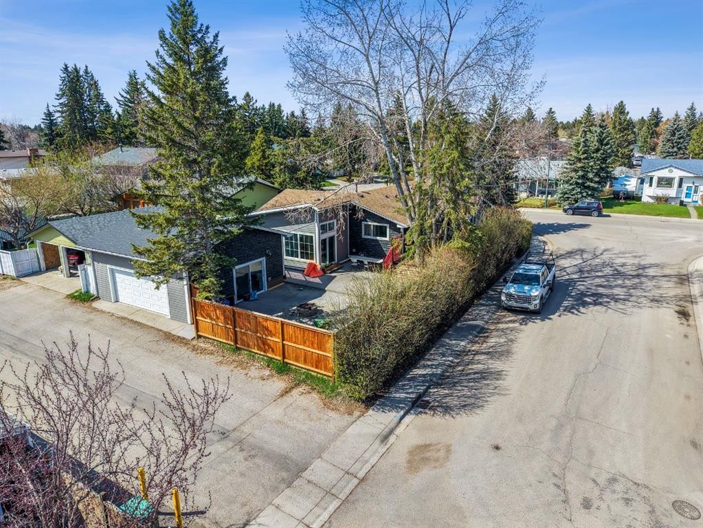 1703 110 Avenue Sw, Calgary, AB - Outdoor