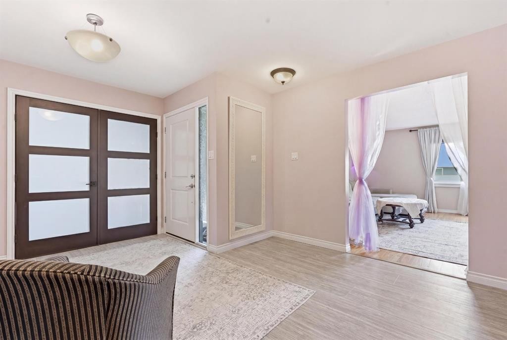 1703 110 Avenue Sw, Calgary, AB - Indoor Photo Showing Other Room