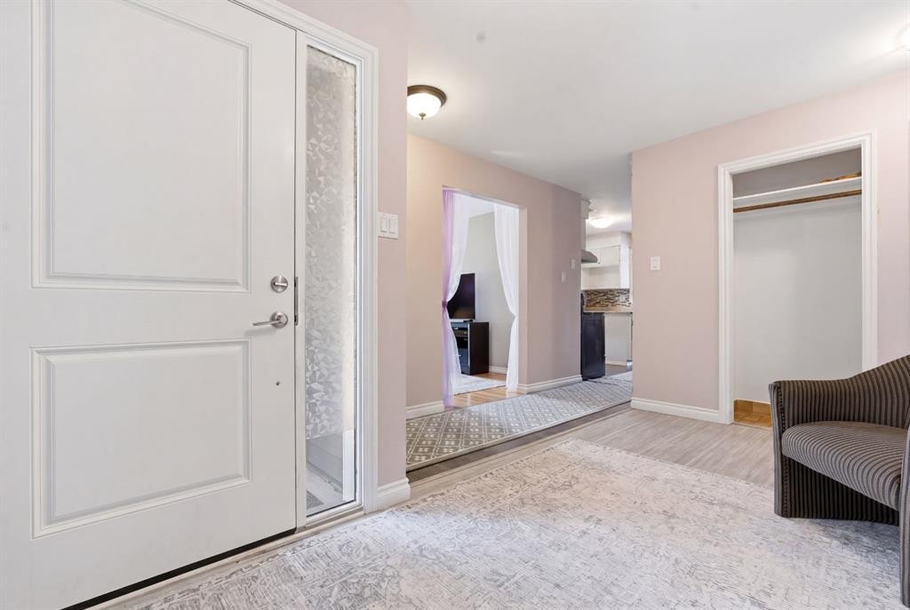 1703 110 Avenue Sw, Calgary, AB - Indoor Photo Showing Other Room