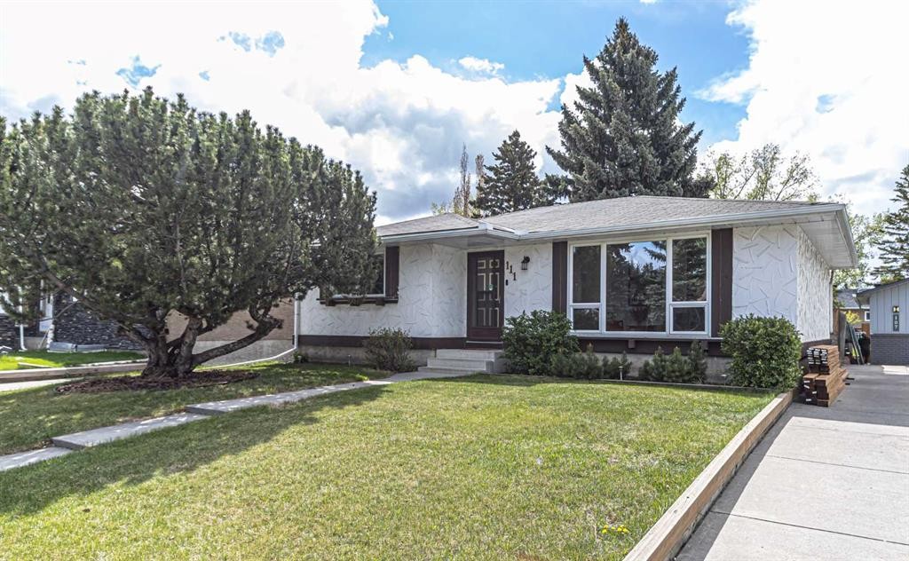 111 Lynnview Way Se, Calgary, AB - Outdoor