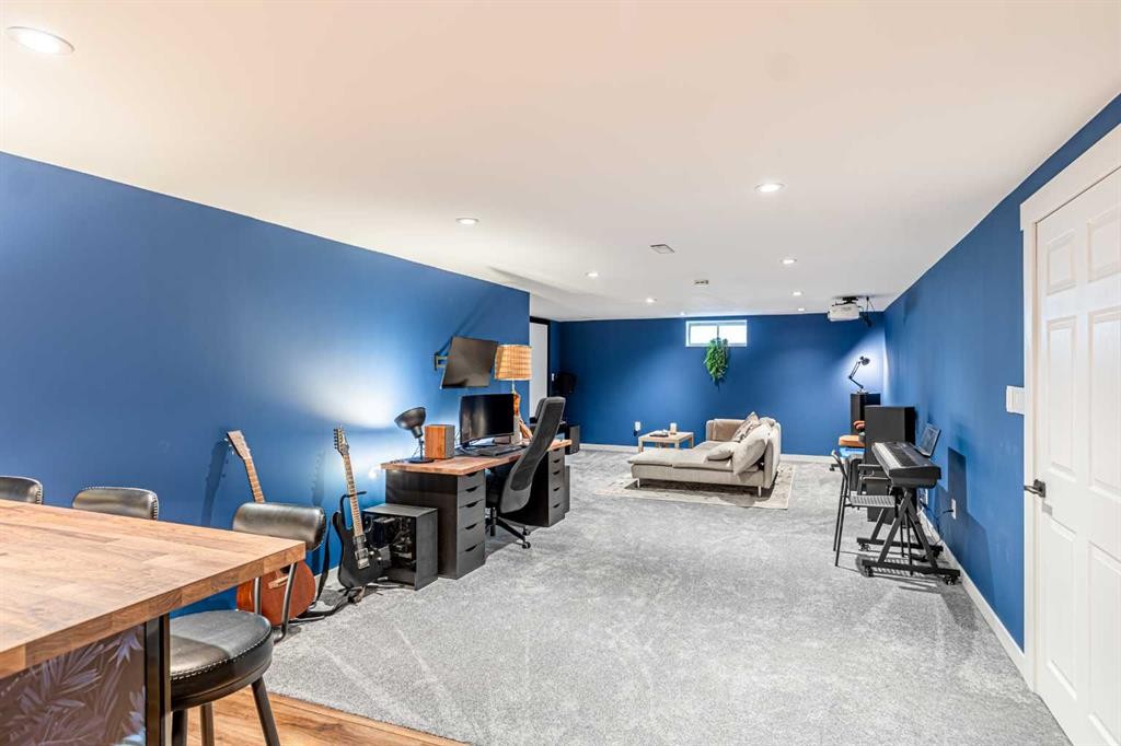 111 Lynnview Way Se, Calgary, AB - Indoor