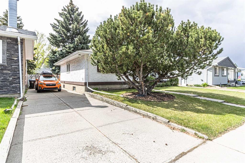 111 Lynnview Way Se, Calgary, AB - Outdoor