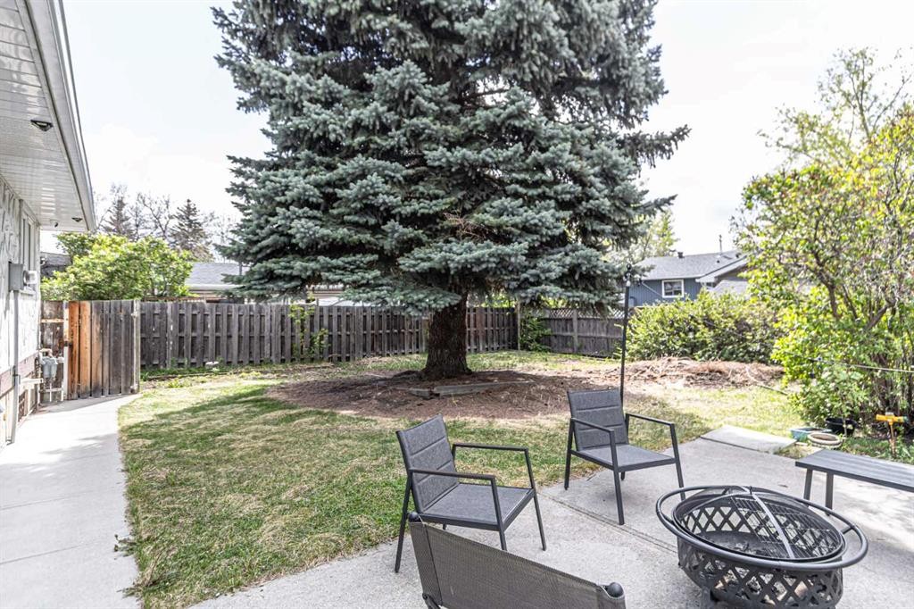 111 Lynnview Way Se, Calgary, AB - Outdoor