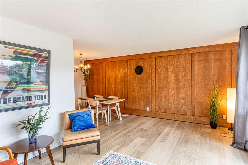 111 Lynnview Way Se, Calgary, AB - Indoor Photo Showing Living Room