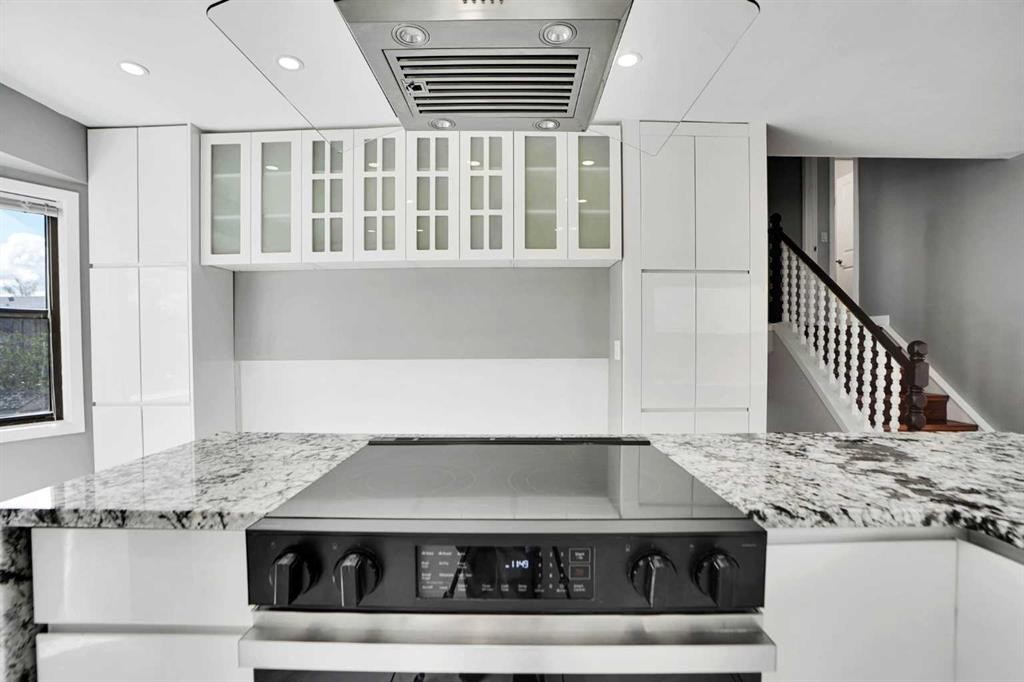 127 Woodstock Road Sw, Calgary, AB - Indoor Photo Showing Kitchen With Upgraded Kitchen