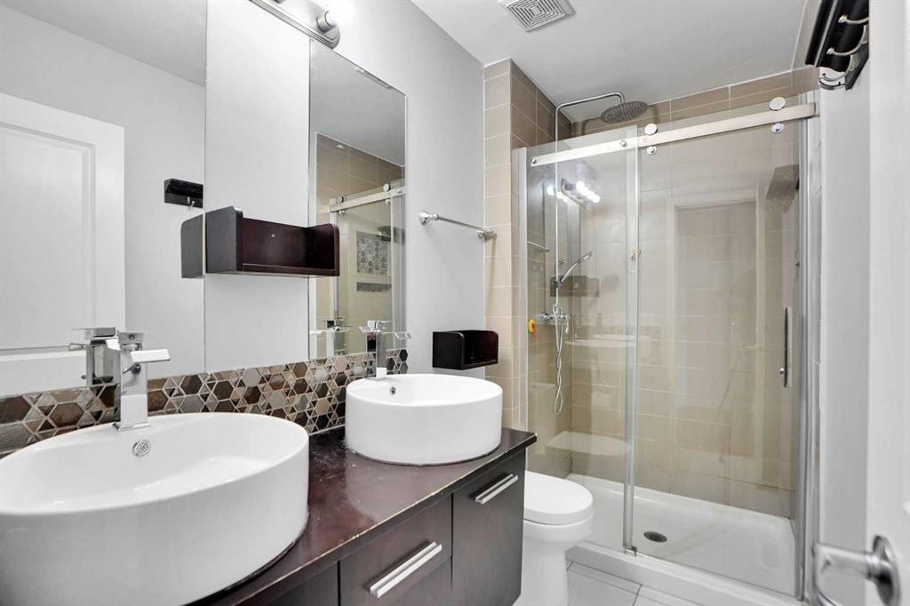 127 Woodstock Road Sw, Calgary, AB - Indoor Photo Showing Bathroom