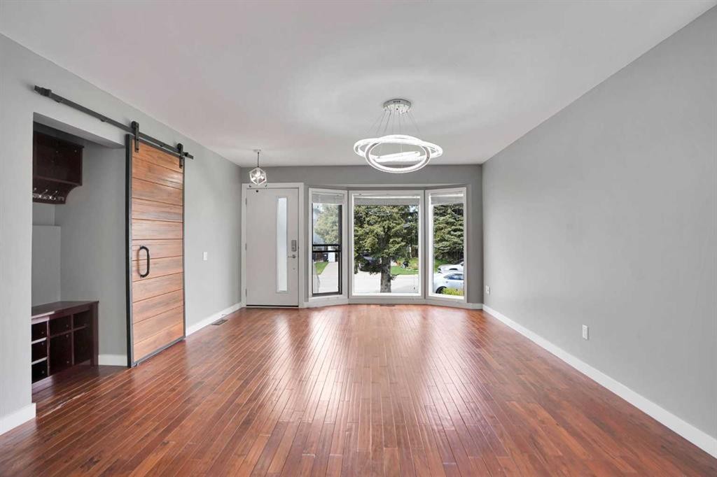 127 Woodstock Road Sw, Calgary, AB - Indoor