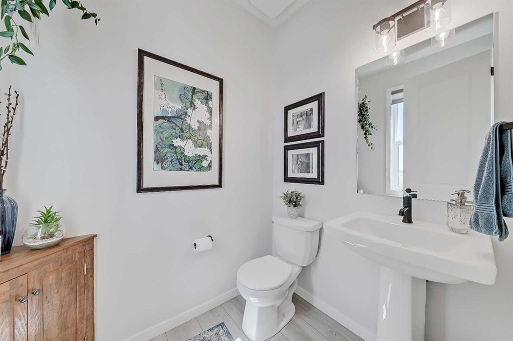 164 Setonstone Manor Se, Calgary, AB - Indoor Photo Showing Bathroom