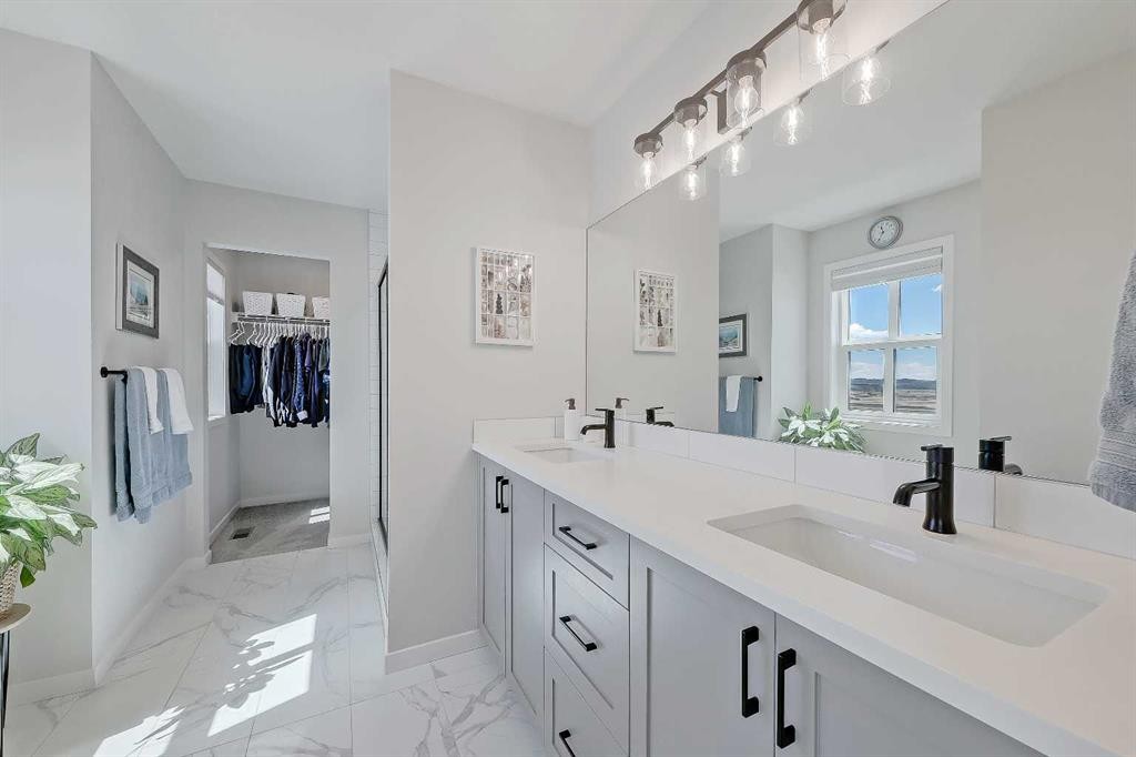 164 Setonstone Manor Se, Calgary, AB - Indoor Photo Showing Bathroom