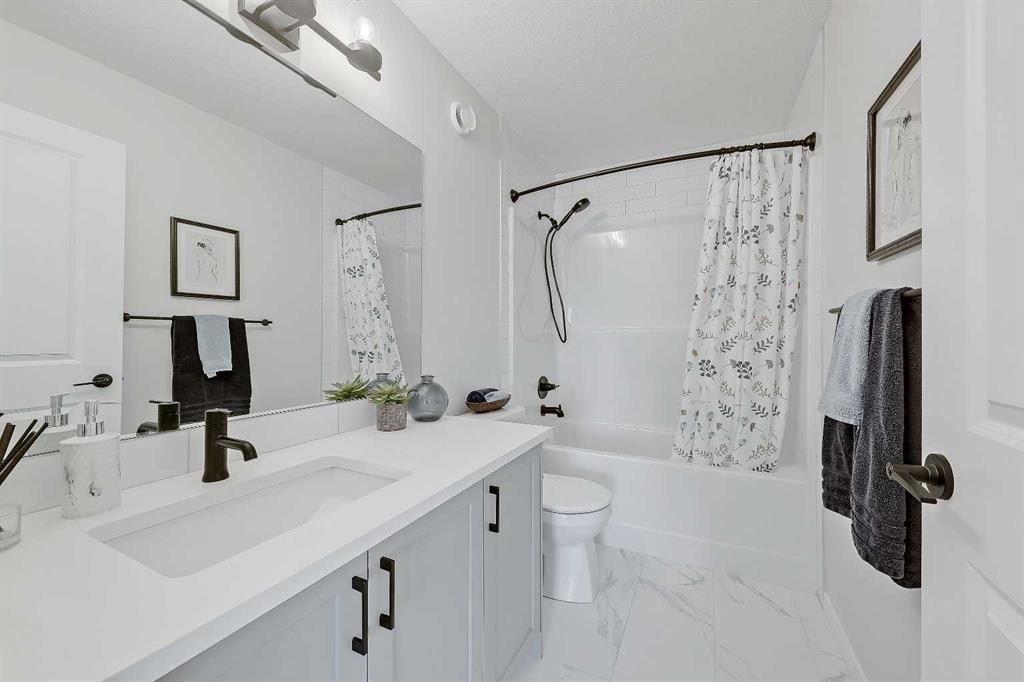 164 Setonstone Manor Se, Calgary, AB - Indoor Photo Showing Bathroom