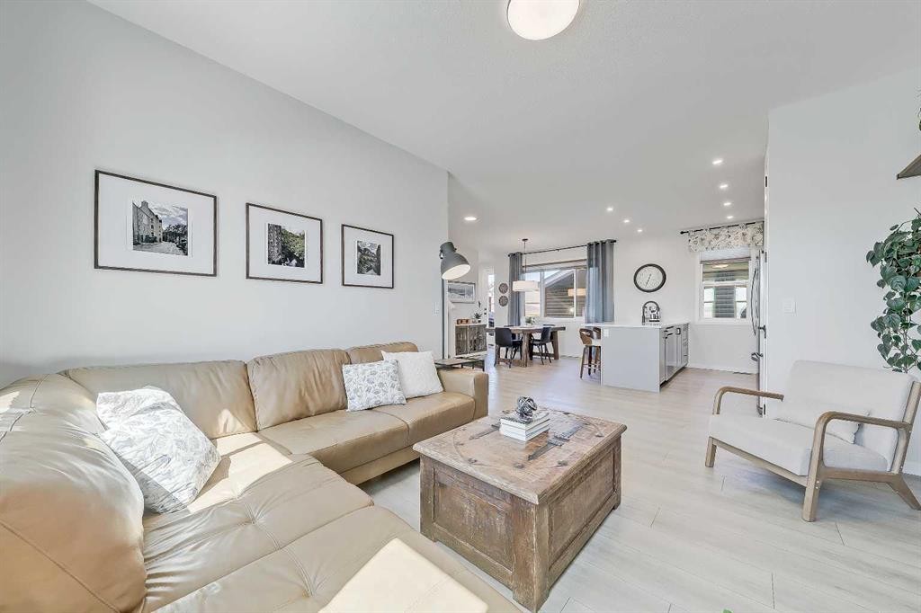 164 Setonstone Manor Se, Calgary, AB - Indoor Photo Showing Living Room