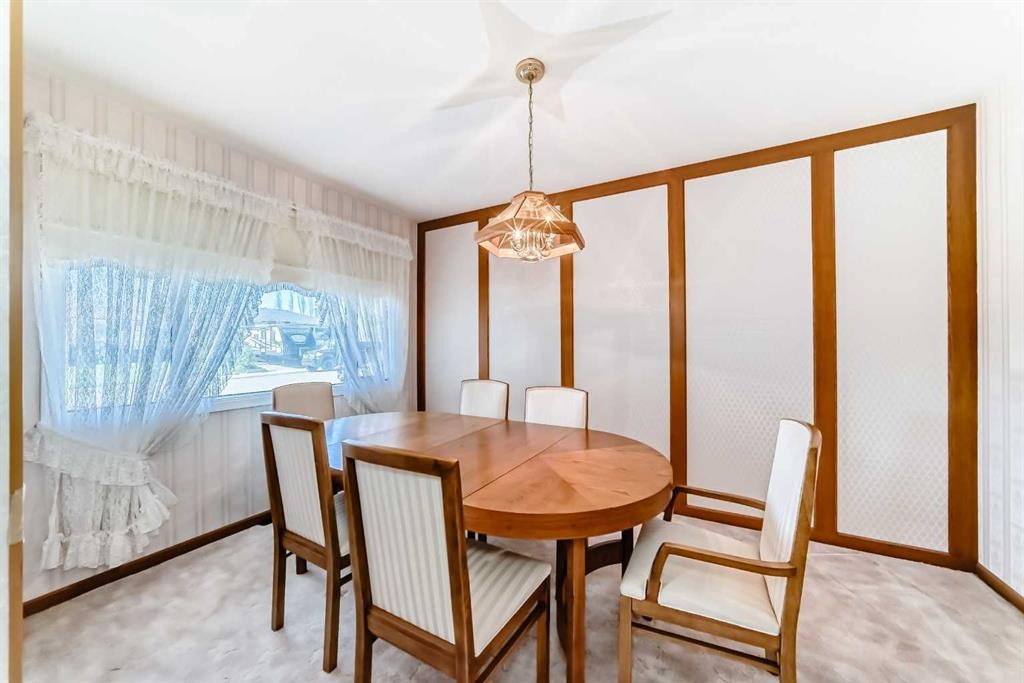 54 Fullerton Road Se, Calgary, AB - Indoor Photo Showing Dining Room