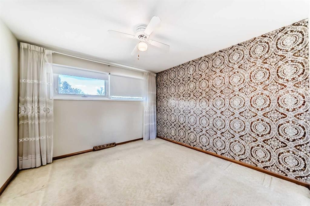 54 Fullerton Road Se, Calgary, AB - Indoor Photo Showing Other Room