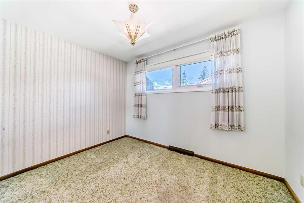 54 Fullerton Road Se, Calgary, AB - Indoor Photo Showing Other Room