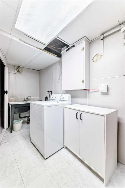54 Fullerton Road Se, Calgary, AB - Indoor Photo Showing Laundry Room