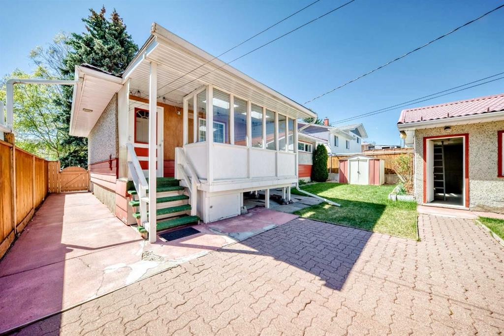 54 Fullerton Road Se, Calgary, AB - Outdoor
