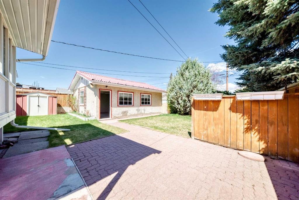 54 Fullerton Road Se, Calgary, AB - Outdoor