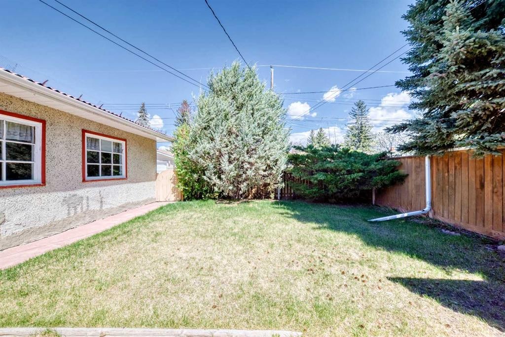 54 Fullerton Road Se, Calgary, AB - Outdoor