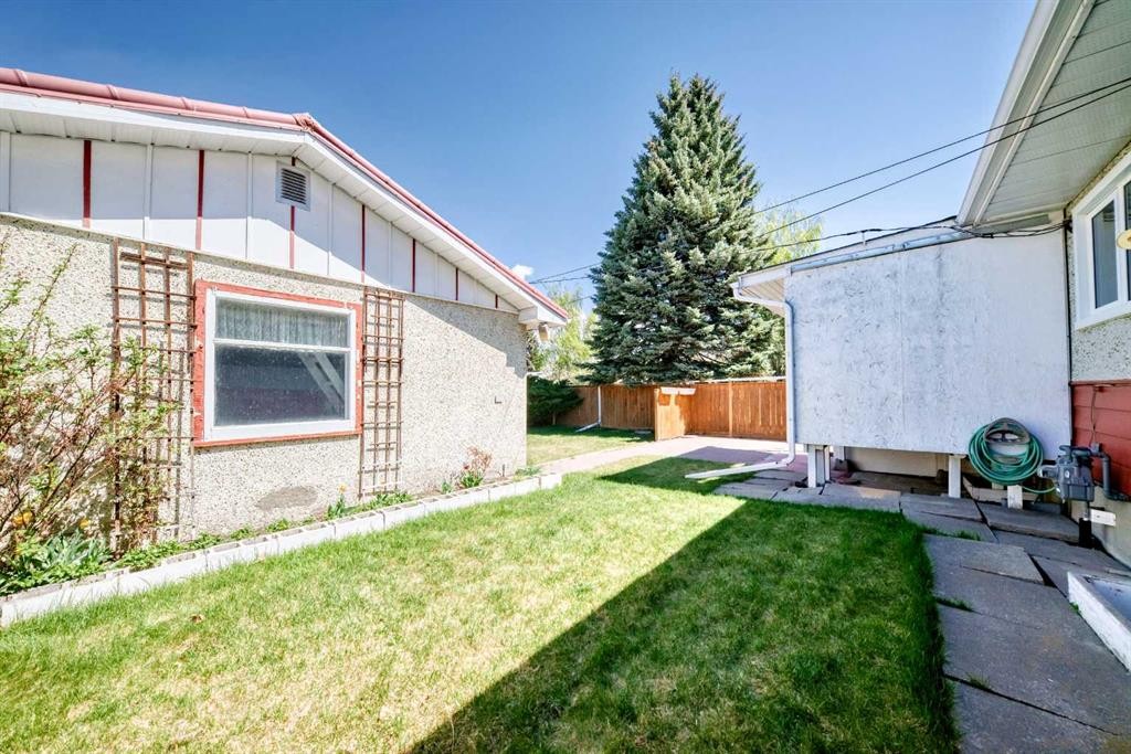 54 Fullerton Road Se, Calgary, AB - Outdoor