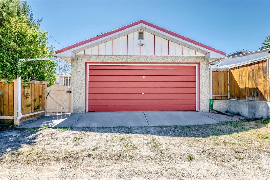 54 Fullerton Road Se, Calgary, AB - Outdoor With Exterior