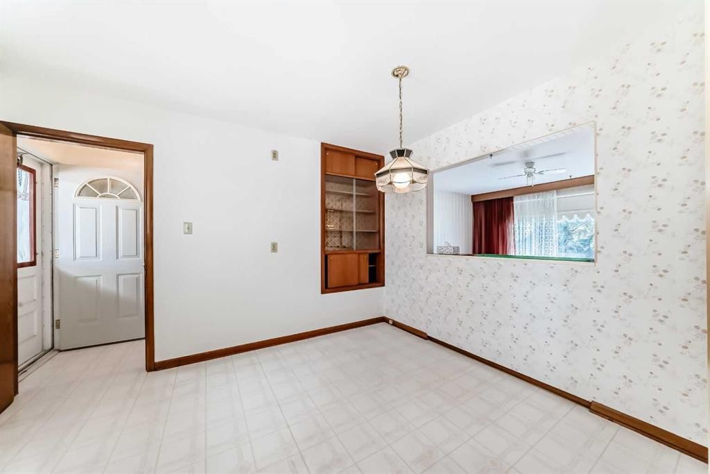 54 Fullerton Road Se, Calgary, AB - Indoor Photo Showing Other Room