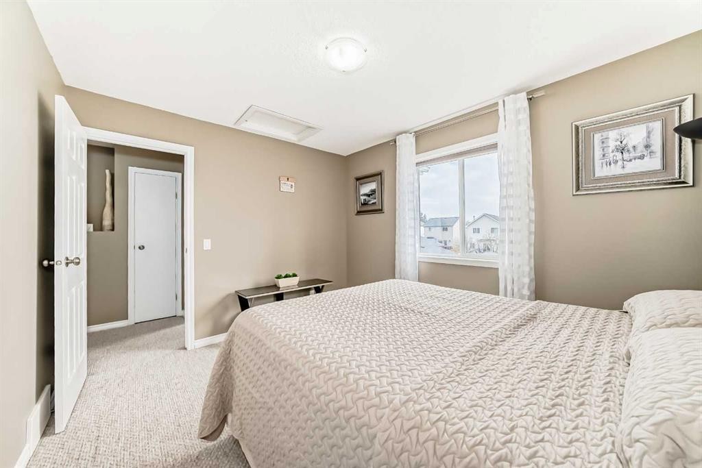 92 Covehaven Road Ne, Calgary, AB - Indoor Photo Showing Bedroom