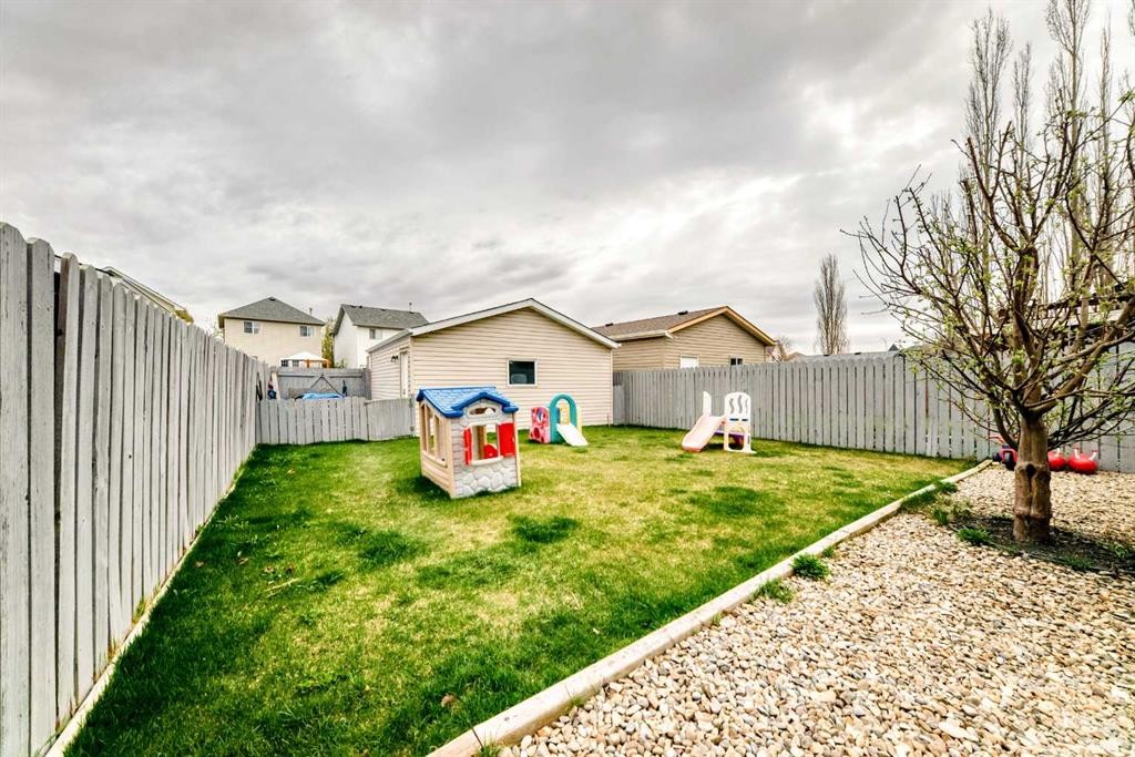 92 Covehaven Road Ne, Calgary, AB - Outdoor