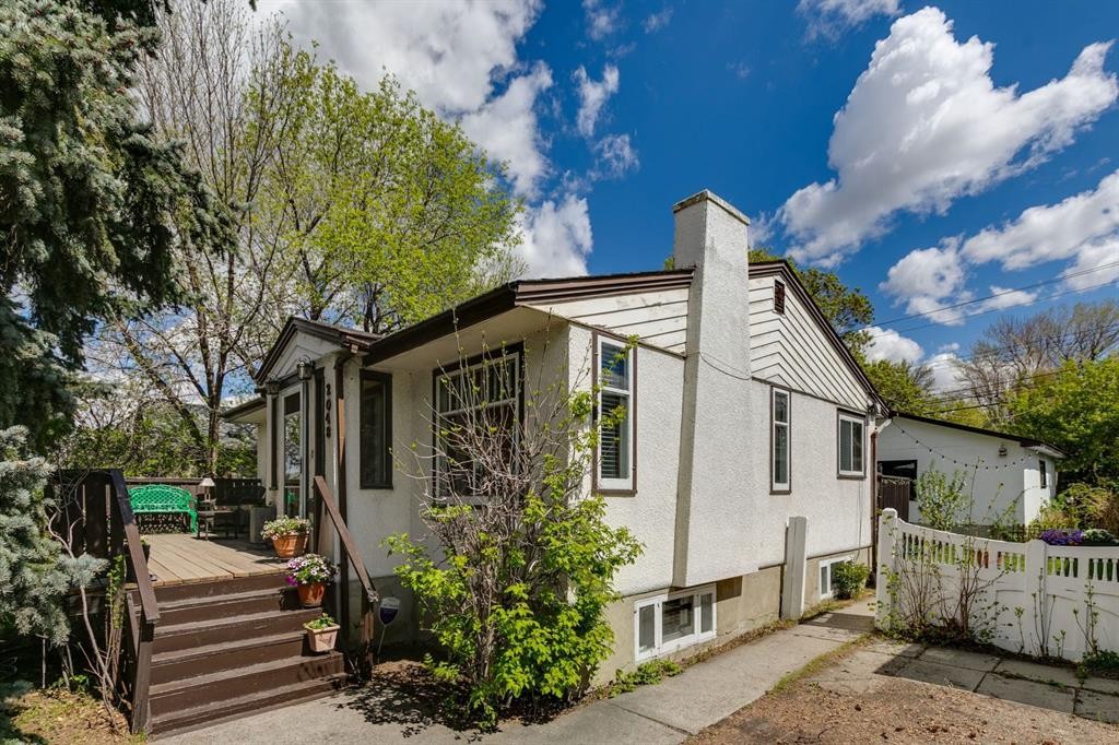 2048 26 Street Se, Calgary, AB - Outdoor
