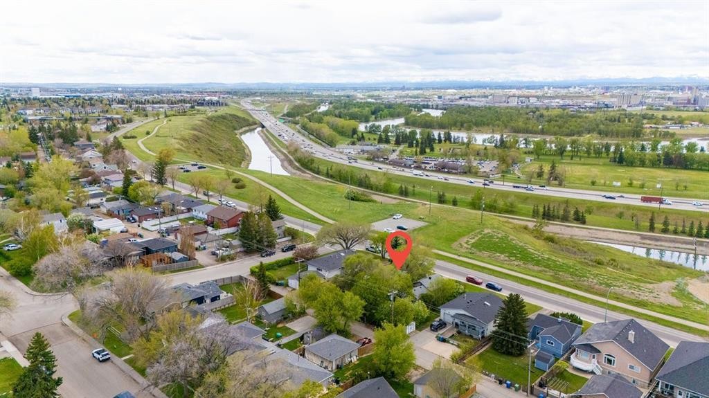 2048 26 Street Se, Calgary, AB - Outdoor With View