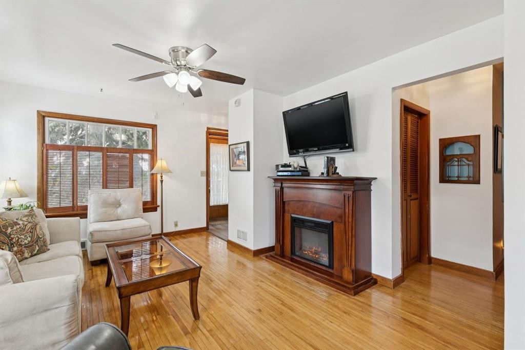 2048 26 Street Se, Calgary, AB - Indoor Photo Showing Living Room With Fireplace