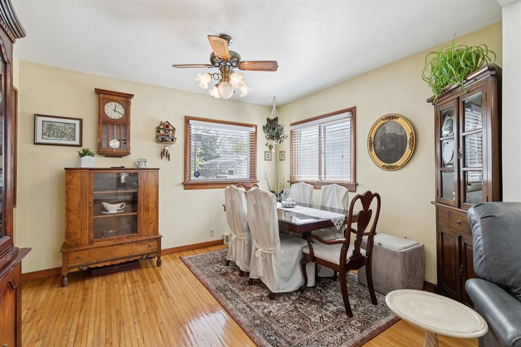 2048 26 Street Se, Calgary, AB - Indoor Photo Showing Dining Room