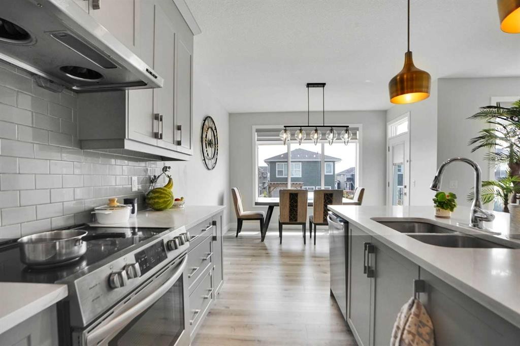 3 Rivercrest Common, Cochrane, AB - Indoor Photo Showing Kitchen With Double Sink With Upgraded Kitchen