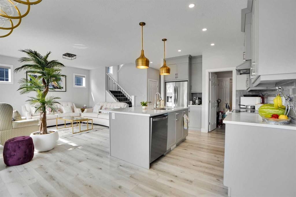 3 Rivercrest Common, Cochrane, AB - Indoor Photo Showing Kitchen With Upgraded Kitchen