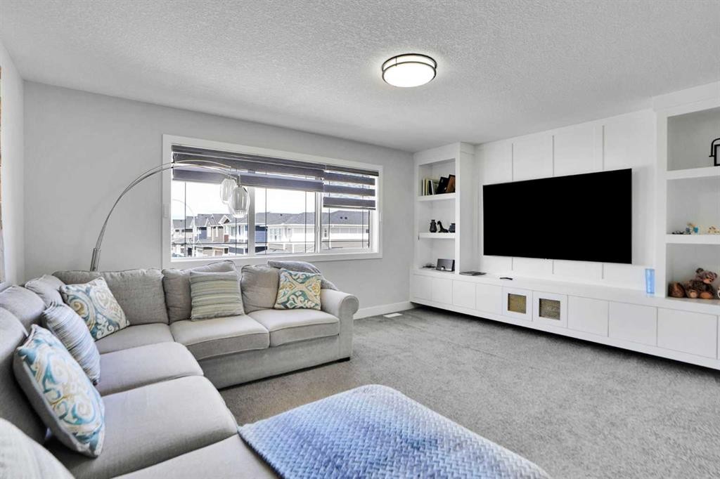 3 Rivercrest Common, Cochrane, AB - Indoor Photo Showing Living Room