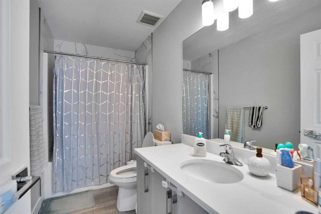 3 Rivercrest Common, Cochrane, AB - Indoor Photo Showing Bathroom
