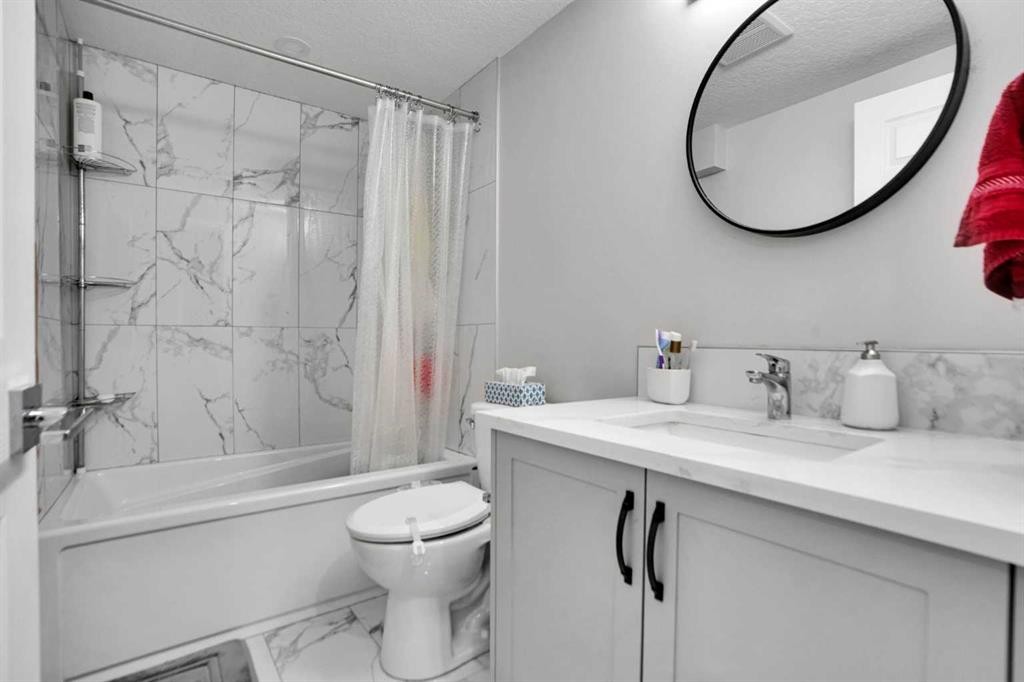3 Rivercrest Common, Cochrane, AB - Indoor Photo Showing Bathroom