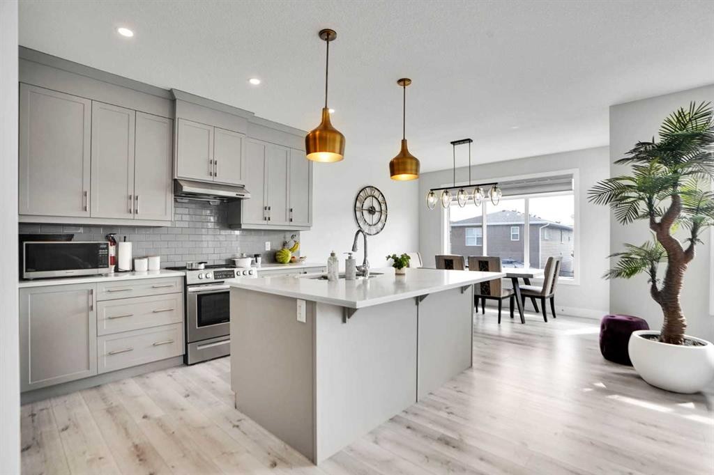 3 Rivercrest Common, Cochrane, AB - Indoor Photo Showing Kitchen With Upgraded Kitchen