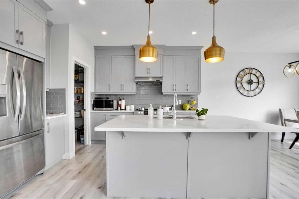 3 Rivercrest Common, Cochrane, AB - Indoor Photo Showing Kitchen With Upgraded Kitchen